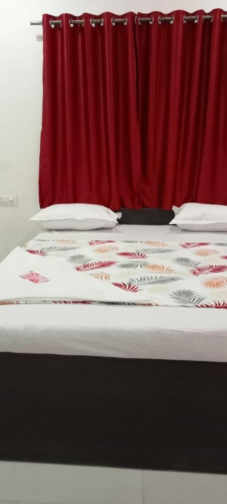 Hotel Sai Santosh Shirdi Oda fotoğraf